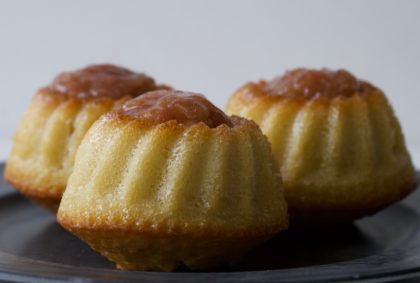 Ingefærmuffins med rabarberkompot