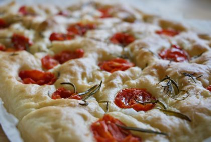 Focaccia med cherrytomater