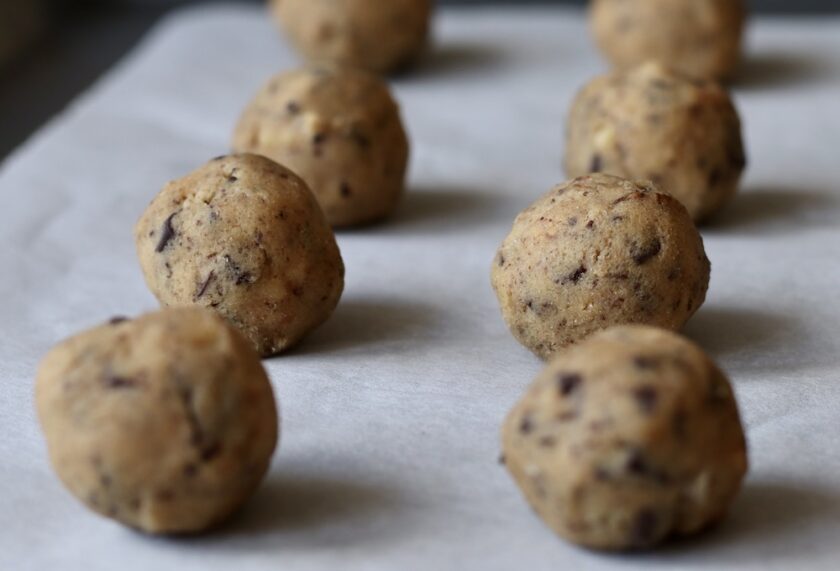 Cookies med chokolade og nødder dejkugler Bagvrk.dk
