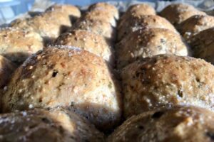 Brydebrød med skvalderkål og salt Udvalgt Bagvrk.dk