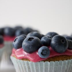 Blåbærmuffins blåbærcupcakes med blåbærglasur Bagvrk.dk