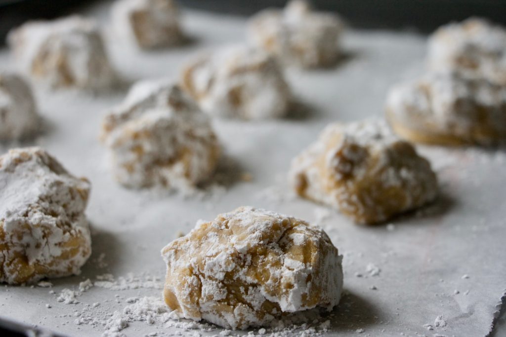 Græskarcookies vendt i flormelis.
