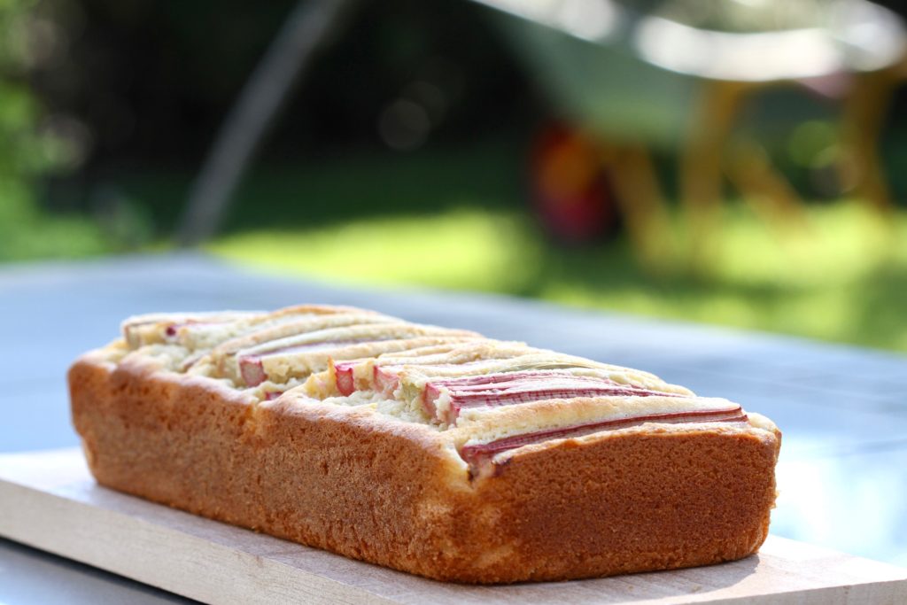 Rabarbermazarin. En nem forårskage fra Bagvrk.dk.