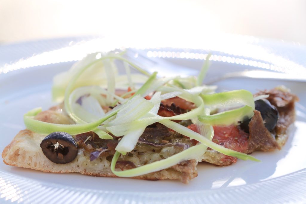 Surdejspizza - den bedste pizzabund, du nogensinde vil lave! En opskrift fra Bagvrk.dk.