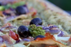 Surdejspizza - den bedste pizzabund, du nogensinde vil lave! En opskrift fra Bagvrk.dk.