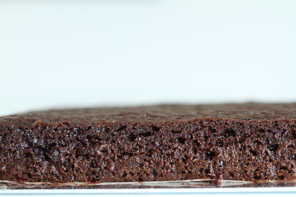 Kirsebærkage med mousse og chokolade. En lækker opskrift fra Bagvrk.dk.