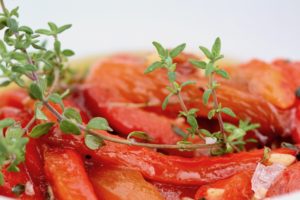 Røde, grillede peberfrugter i olie. En tapasopskrift fra Bagvrk.dk.