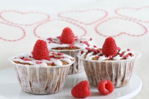 Hindbærsnittemuffins. En dansk klassiker i nye klæder. Bagvrk.dk.