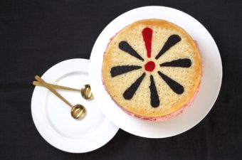 Knæk cancer kage. En lagkage med et budskab fra Bagvrk.dk.