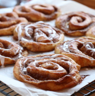Kanelsnegle - Tangzhong - en blød kanelsnegl, hvor alt fyldet bliver indeni! Fra Bagvrk.dk.