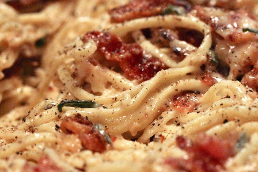 Pasta med valnødder, salvie og bacon, Bagvrk.dk