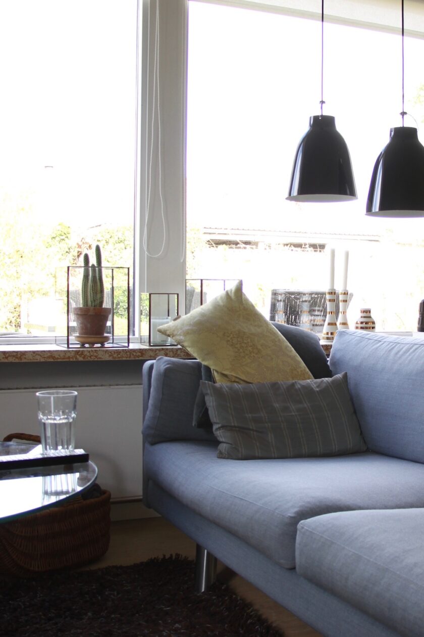 Førbillede af Fix din sofa. Mandagstip. Sofa med flade puder.