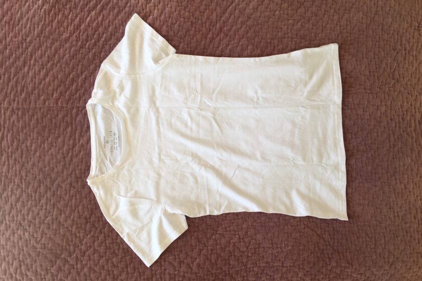KonMari foldning af T-shirt - en guide fra Bagvrk.dk