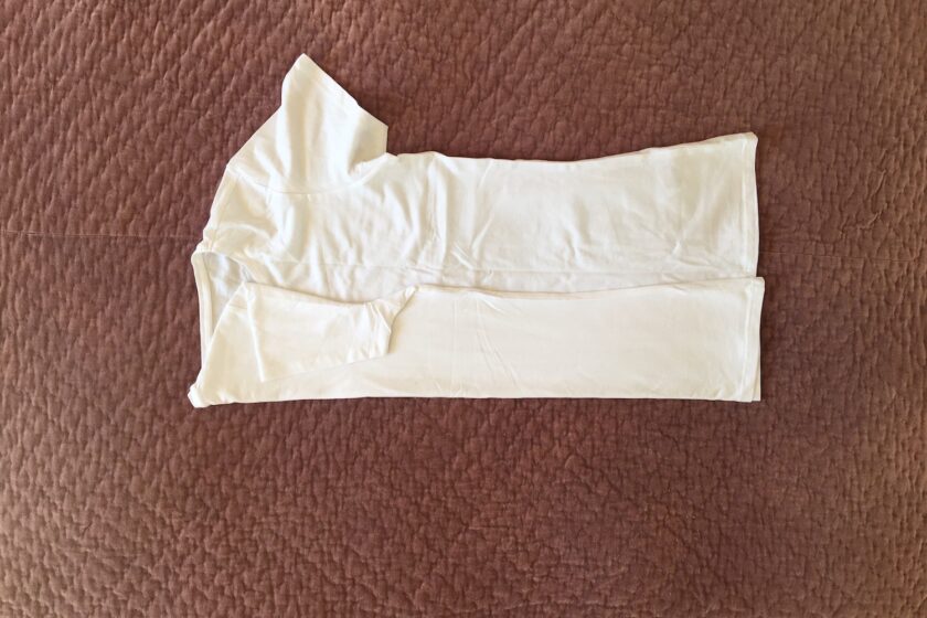 KonMari foldning af T-shirt - en guide fra Bagvrk.dk