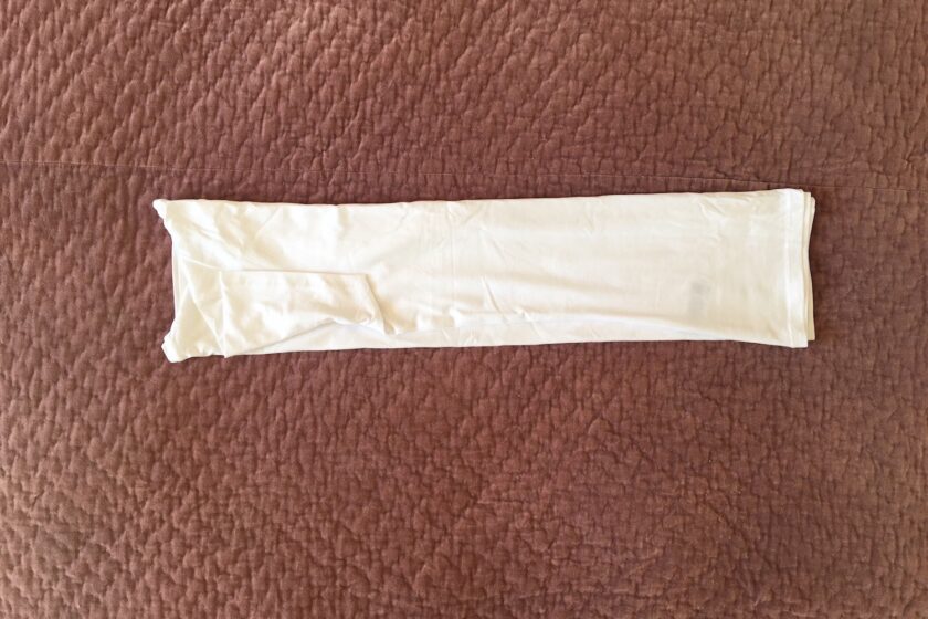 KonMari foldning af T-shirt - en guide fra Bagvrk.dk