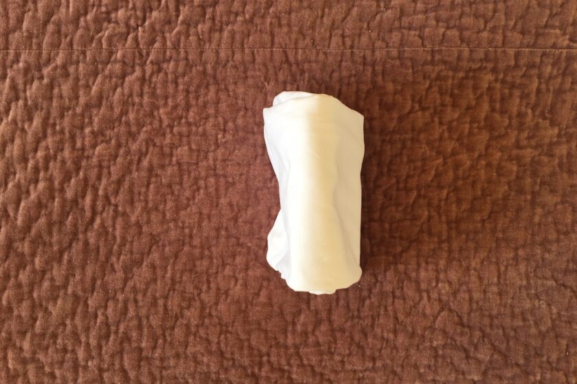 KonMari foldning af T-shirt - en guide fra Bagvrk.dk