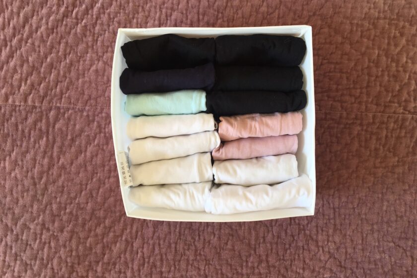 KonMari foldning af T-shirt - en guide fra Bagvrk.dk