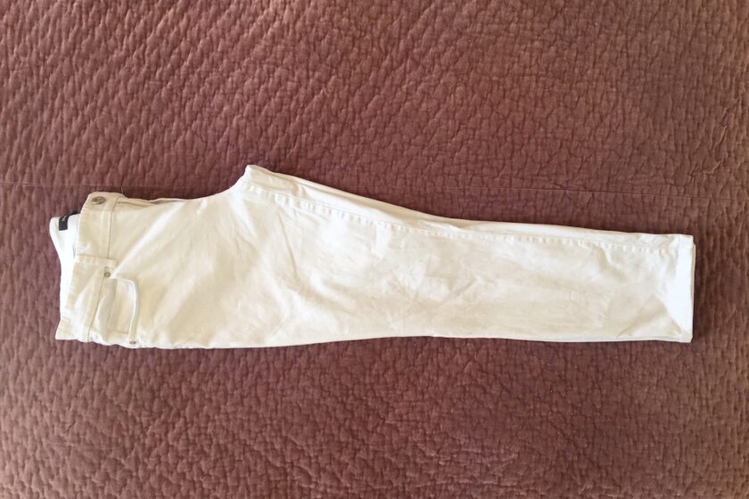 KonMari foldning af bukser - en guide fra Bagvrk.dk
