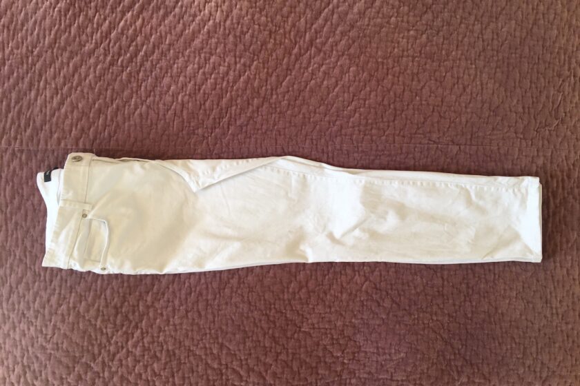 KonMari foldning af bukser - en guide fra Bagvrk.dk