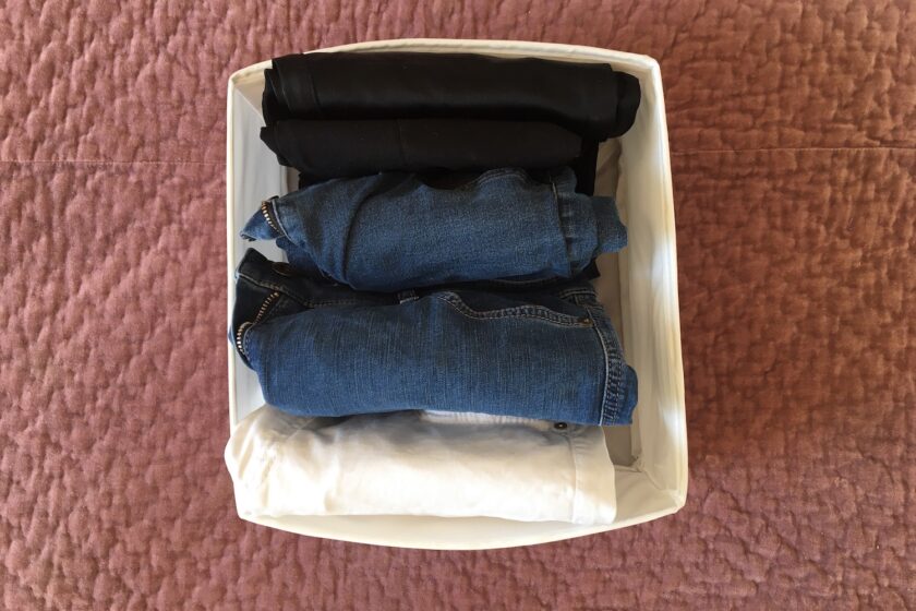 KonMari foldning af bukser - en guide fra Bagvrk.dk