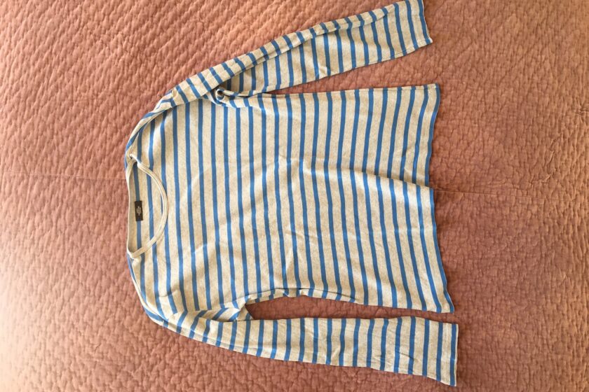 KonMari foldning af langærmet trøje - en guide fra Bagvrk.dk