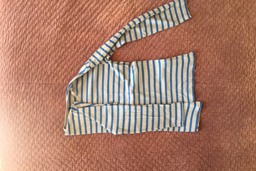 KonMari foldning af langærmet trøje - en guide fra Bagvrk.dk