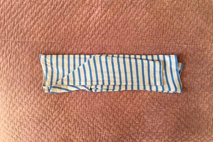 KonMari foldning af langærmet trøje - en guide fra Bagvrk.dk