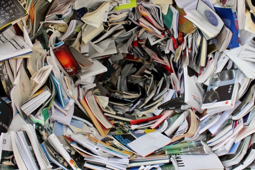 En malstrøm af papir - Papirer Konmari - Bagvrk.dk