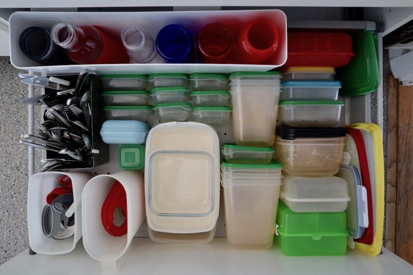 Skuffe med plasticbøtter Konmari Komono Køkken Bagvrk.dk